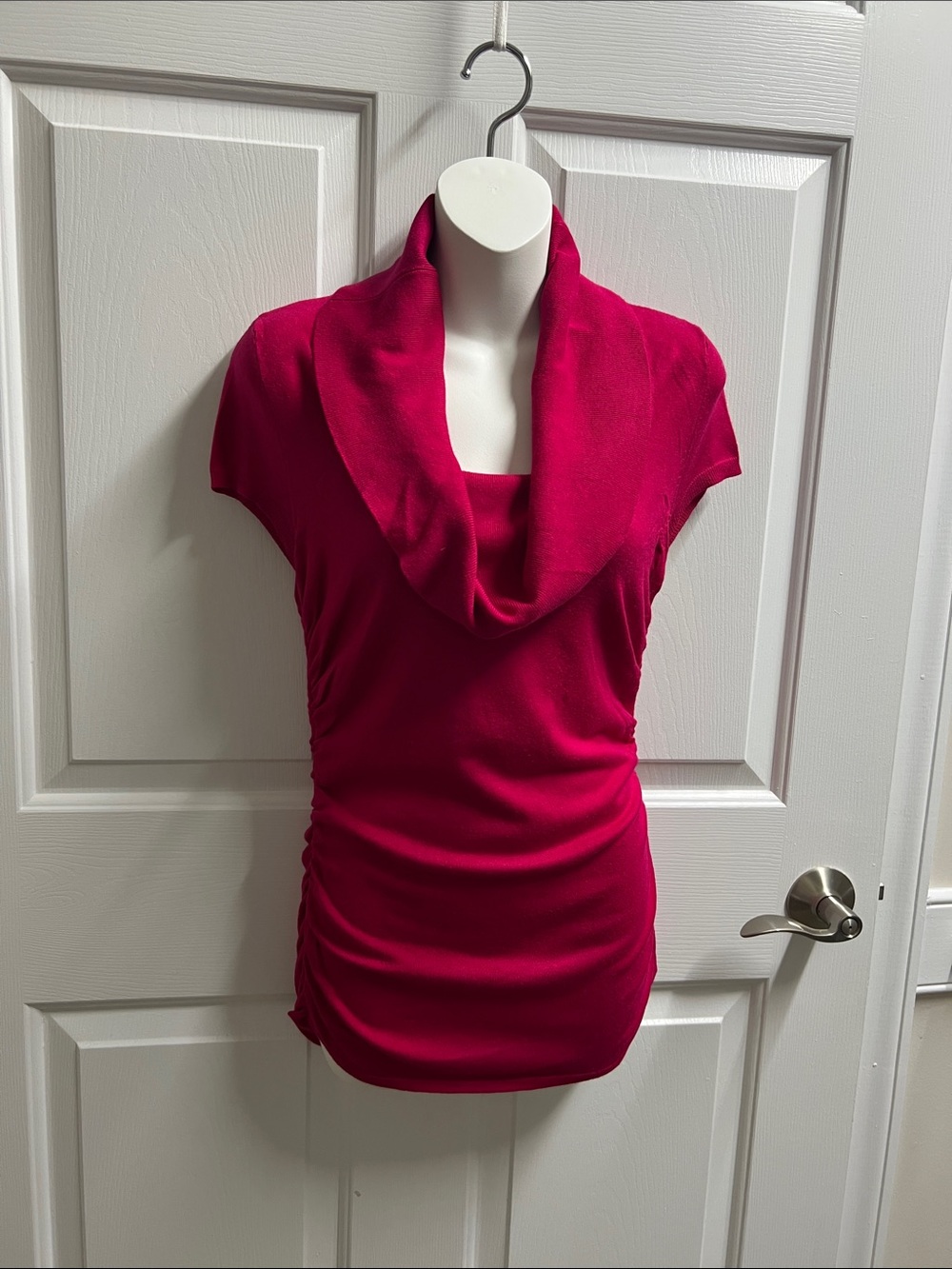 Express sweater Women's Fuchsia Cowl Neck Short Sleeve Top small S 546